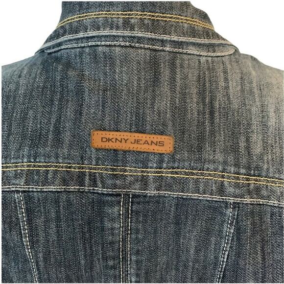 DKNY Denim Jeans Jacket Women's Size Medium Denim Long Sleeve Buttons Zip Pocket - Picture 8 of 12